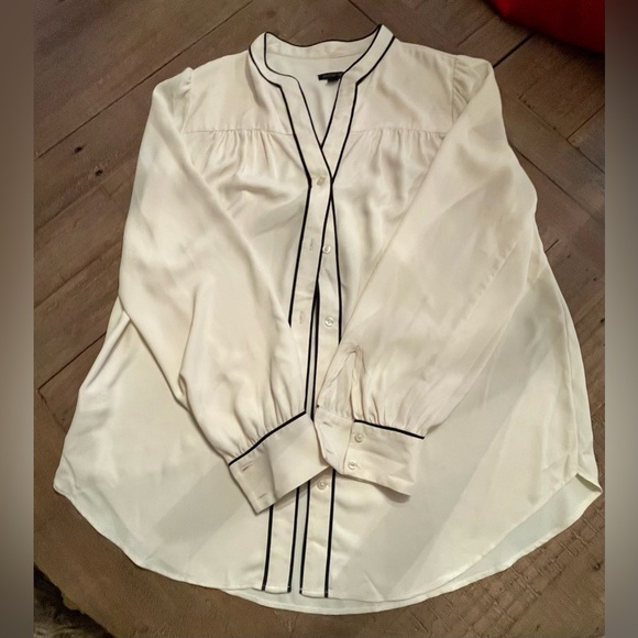 Ann Taylor Cream and Black Button-up Dress Shirt Size Medium - Picture 3 of 5